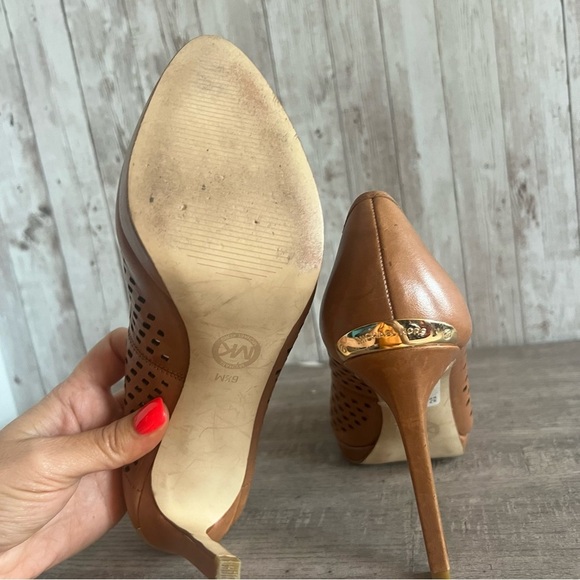 Michael Kors Women's Florentine Brown Leather Pumps 6.5 - Picture 6 of 7